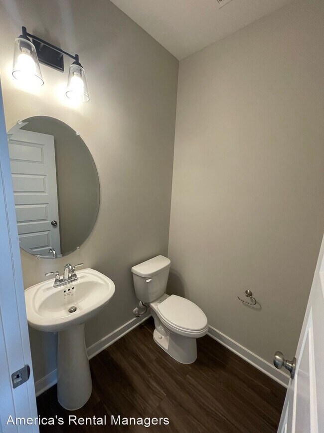 Building Photo - 4 br, 2.5 bath House - 2120 Ellsworth Loop...