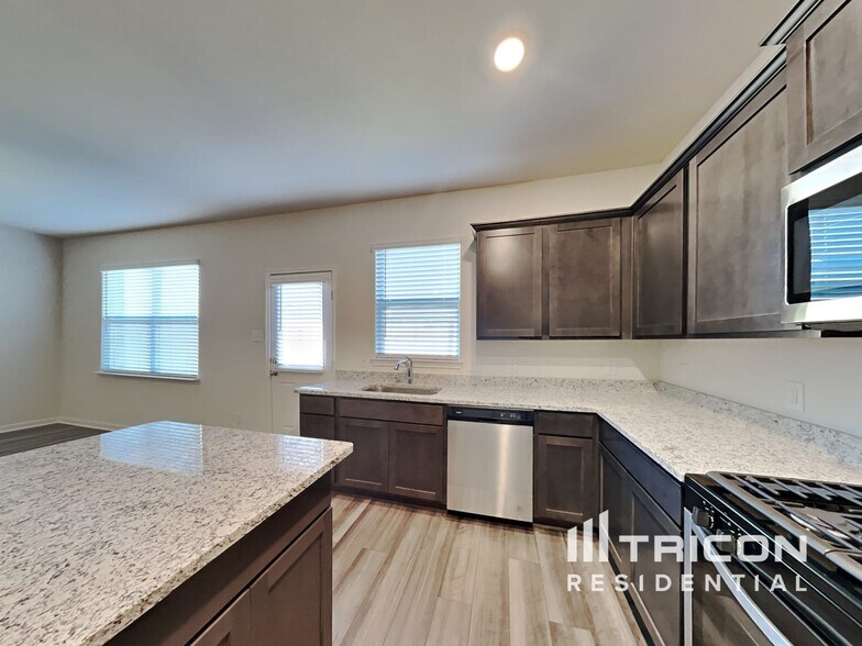 Building Photo - 837 Mallorie Ln