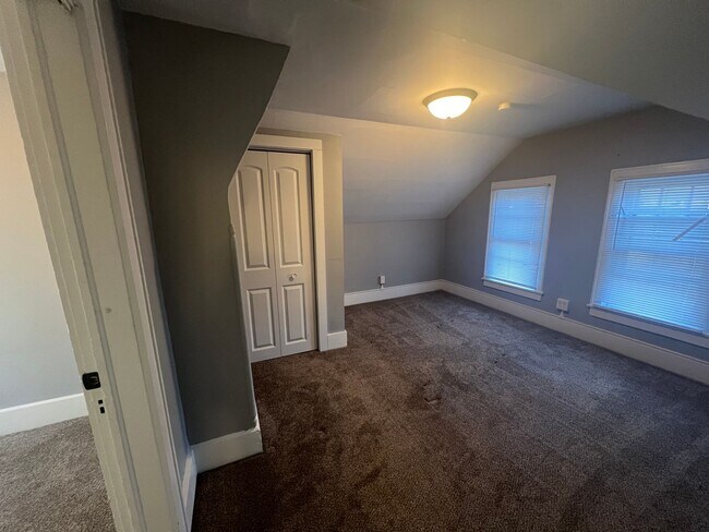 Building Photo - Moline Single Family Home