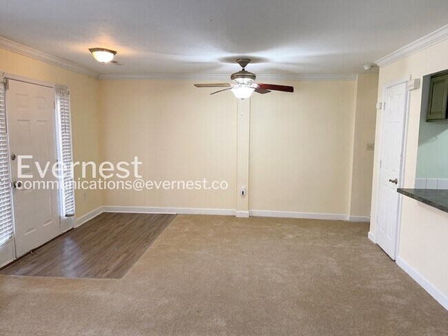 Building Photo - 12135 Salemtown Dr