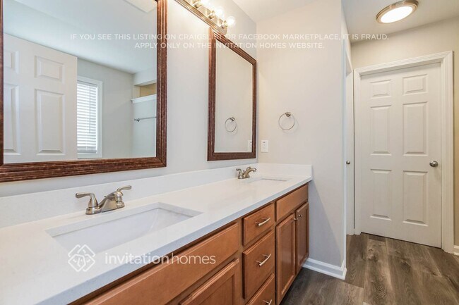 Building Photo - 3211 Hayling Dr