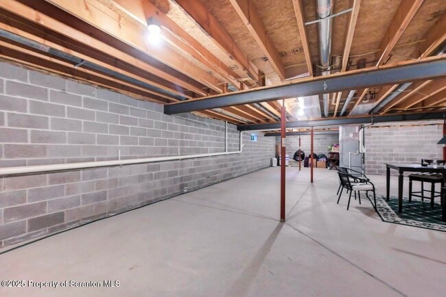 Building Photo - 11 Gilroy St