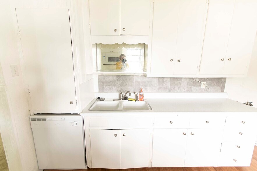 Sink - 7459 Mohawk Ave