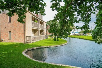 Building Photo - 2023 Gentryside Dr