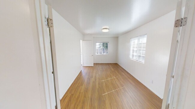 Building Photo - 7BD/3BA, Great Backyard w/ POOL!!! (Lease ...