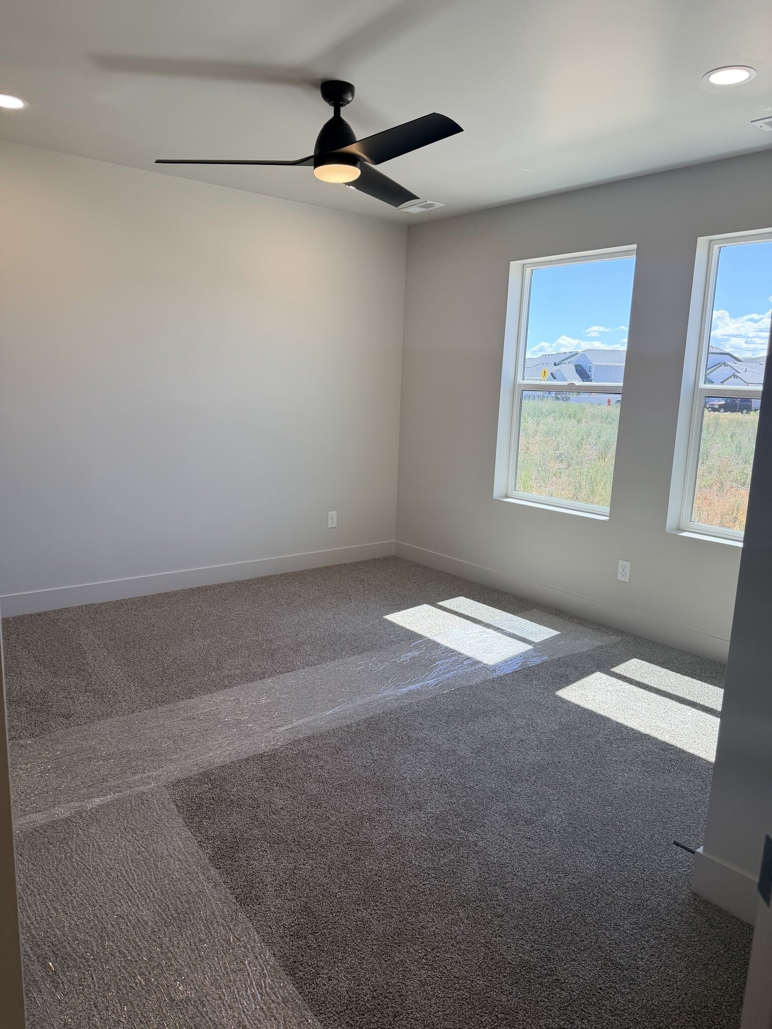 Building Photo - 7025 Woods Rose Dr