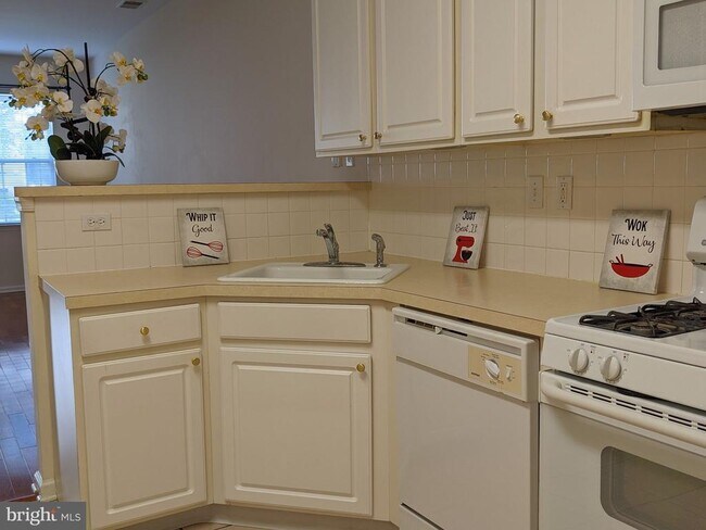 Building Photo - 252 Brinley Dr