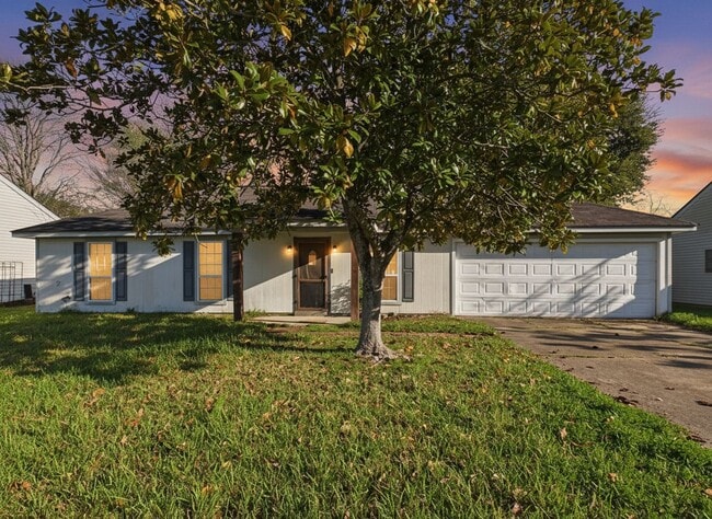 Building Photo - COMING SOON! 3 Beds, 2 Baths House for rent in Milton!