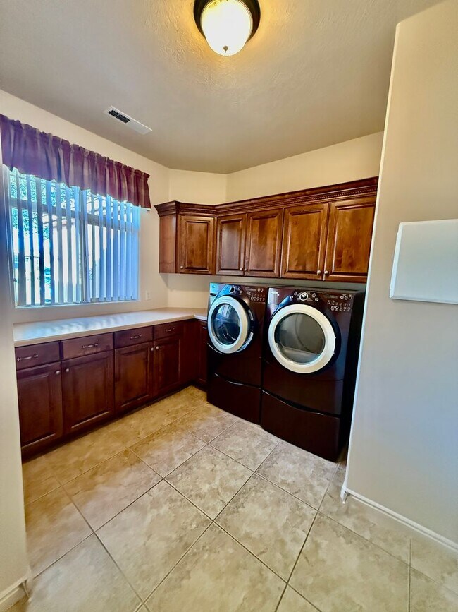 Building Photo - Lovely FURNISHED Three Bedroom Home in Ivins