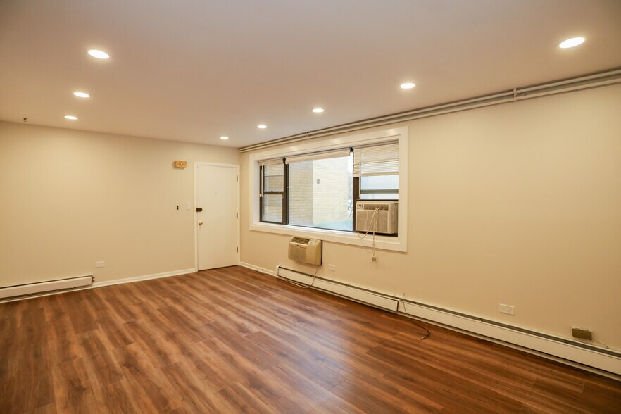 Building Photo - 9016 Lamon Ave