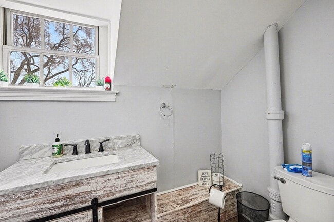 Building Photo - 1391 Woodbridge St