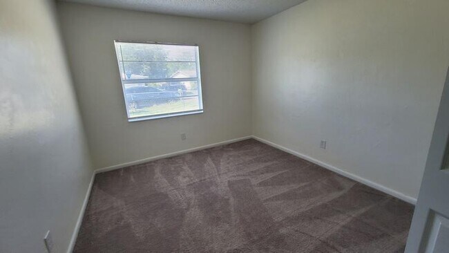 Building Photo - 1190 Pine Valley Ln