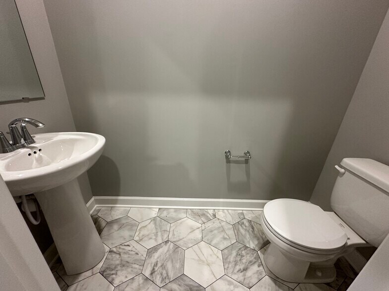 Building Photo - 1802 Arbor Ln