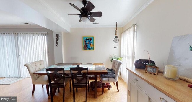 Building Photo - 31 Canterbury Square