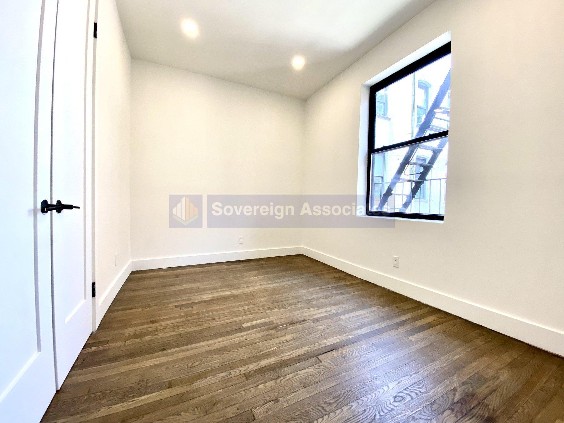 Building Photo - 45 Tiemann Pl