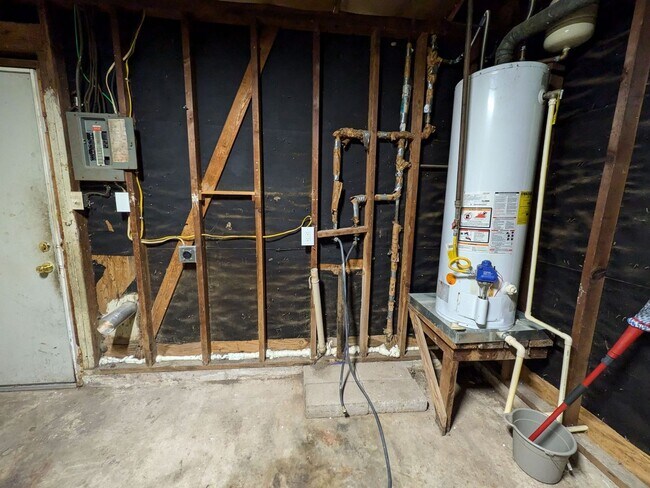 Building Photo - 3529 Bowling Ln