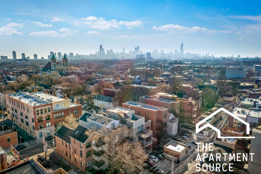 Building Photo - 2334 N Greenview Ave