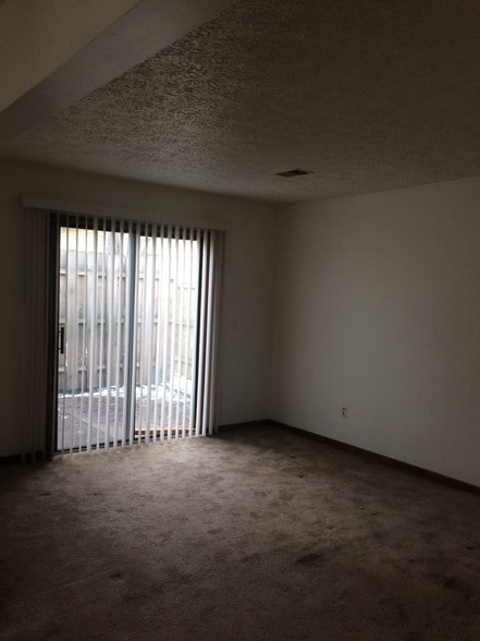 living room - 203 S Center St