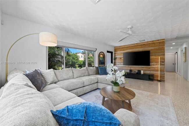 Building Photo - 930 N 11th Ct