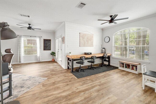 Building Photo - 3019 Plantation Dr
