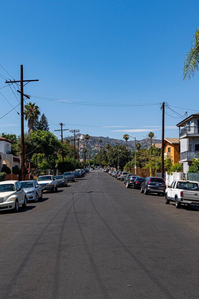 Building Photo - 1316 N Mariposa Ave