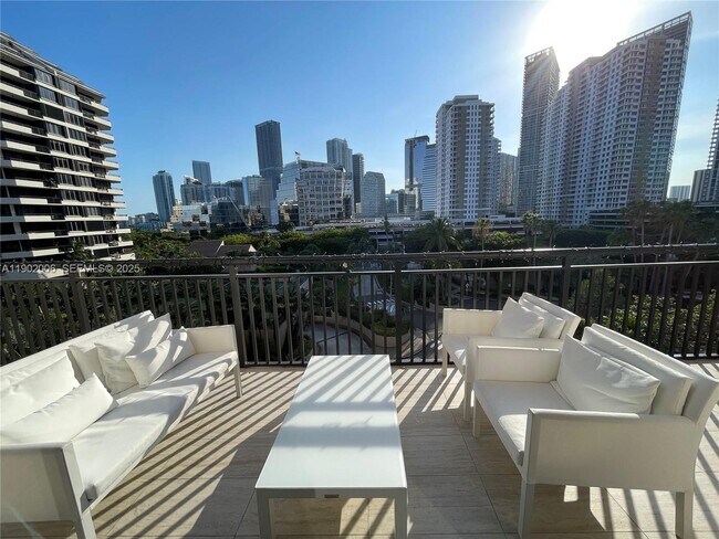 Building Photo - 540 Brickell Key Dr