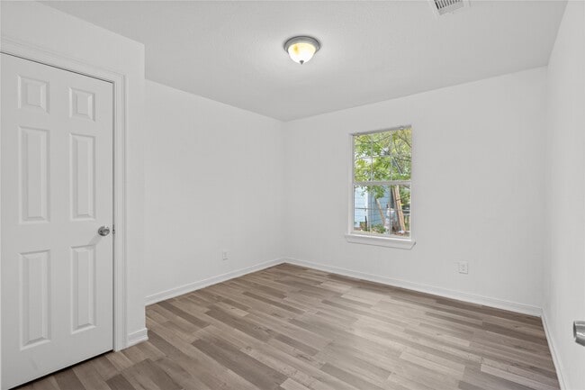 Building Photo - 99 Brownwood Dr