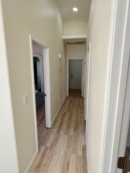 Building Photo - 2493 W Richmar Ave