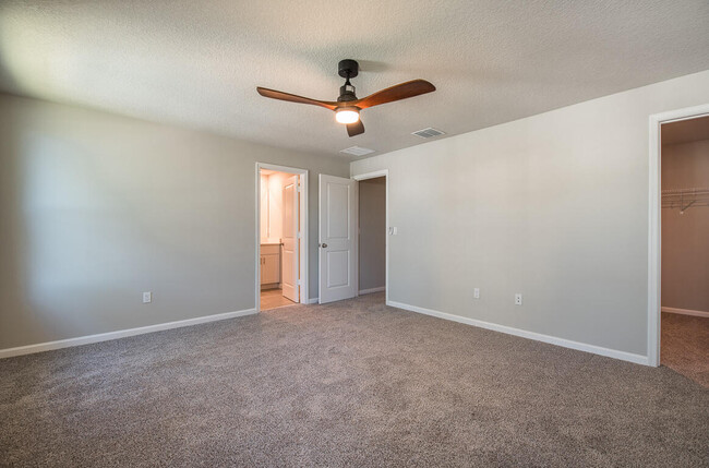Building Photo - 3918 SE Mentmore Ln