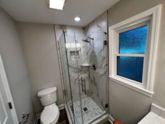 Building Photo - 1343 Hermitage Ave