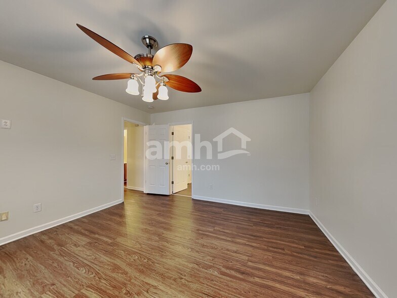 Building Photo - 5065 Walden Ridge Dr