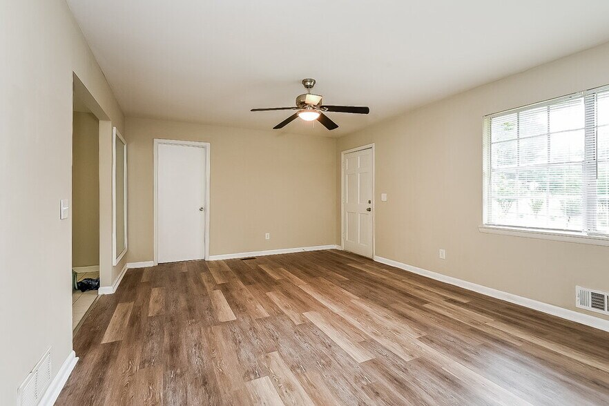 Building Photo - 4230 Senoa Dr