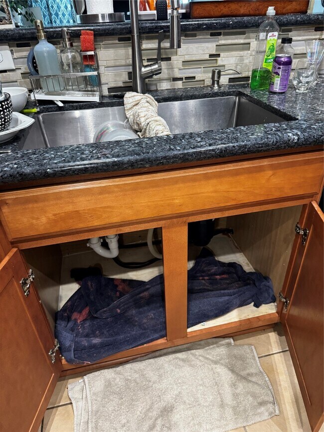 Building Photo - 16411 Redwicke Ln