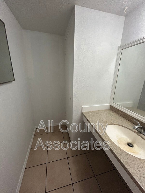 Building Photo - 8722 N 48th St