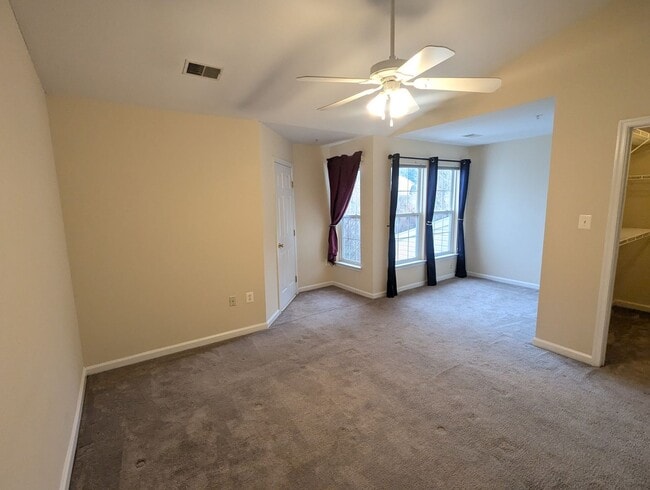 Building Photo - Townhome in *OAKDALE school district* ready for you now!
