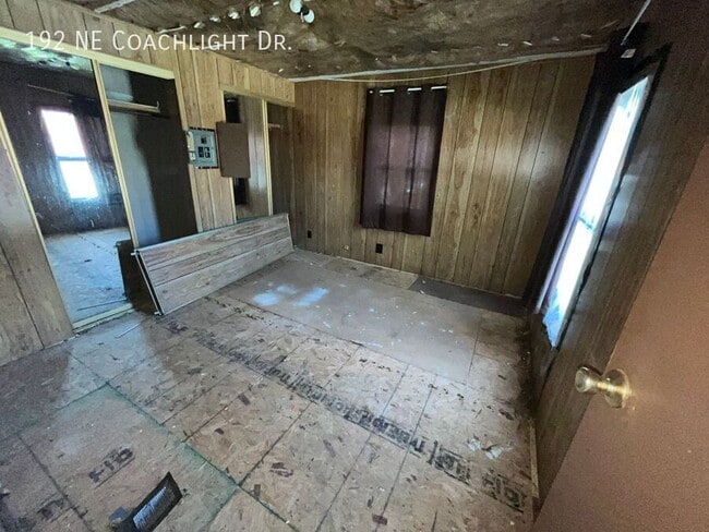 Building Photo - 192 Coachlight Dr