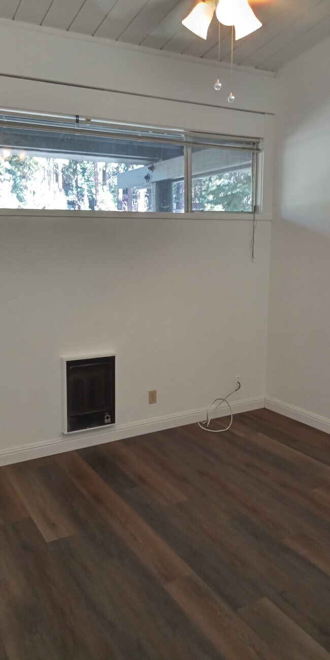 Building Photo - 751 Tahoe Blvd