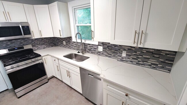 Building Photo - 542 N Fairmount St