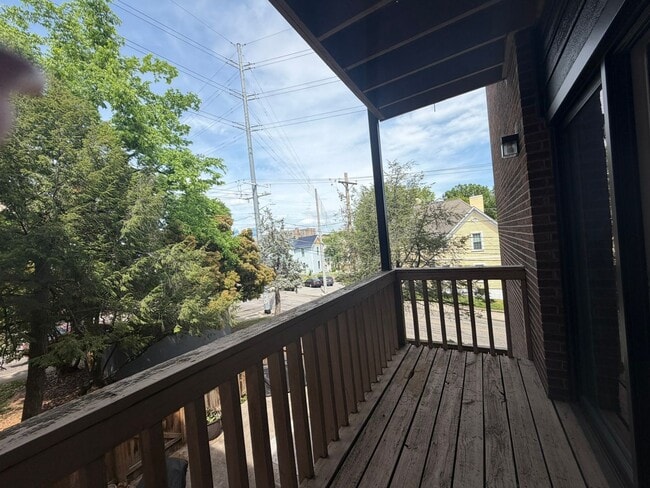 Building Photo - 11th Place Condominiums Unit #3010 Available for NOW!  $2100 per month.