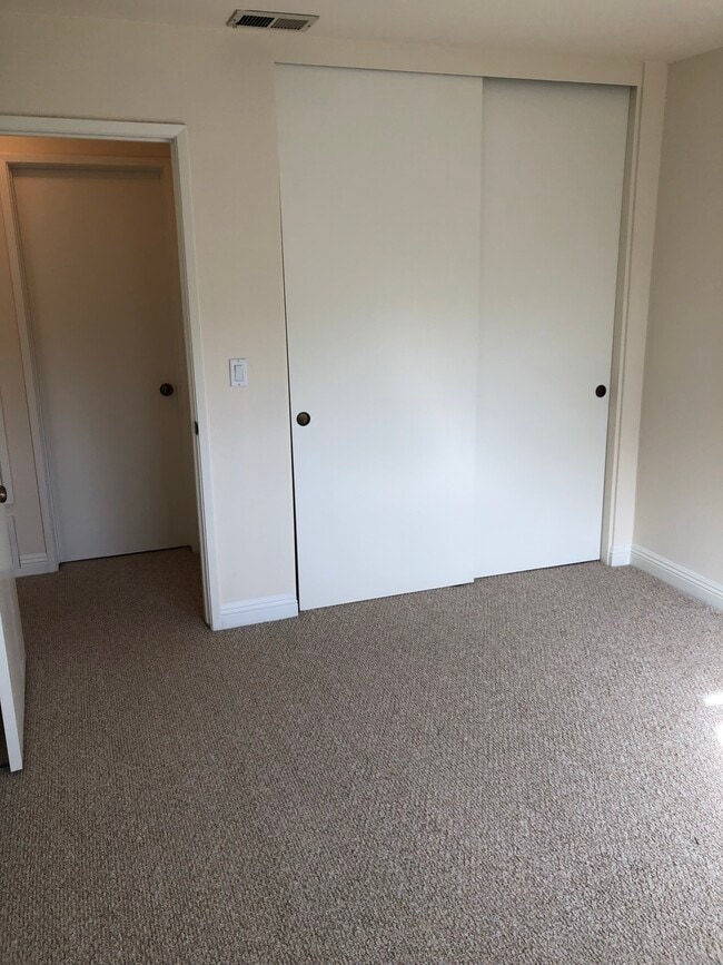 Building Photo - 818 Juno Ln