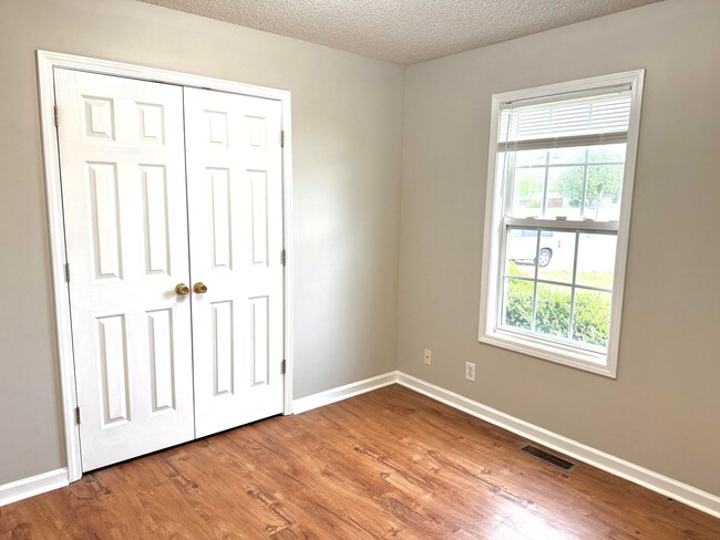 Building Photo - 3 bedroom in Oak Grove