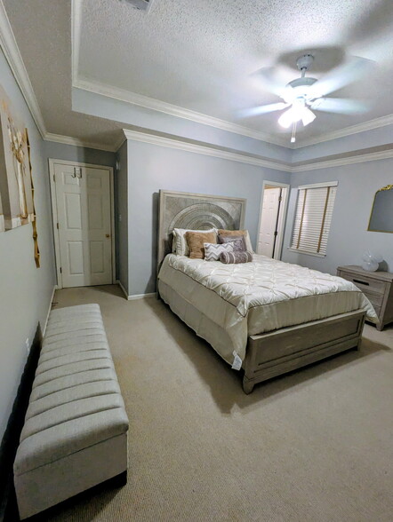 Building Photo - 2218 E Alberson Dr