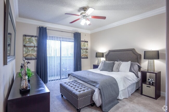 Building Photo - Comfort Just Minutes from It All