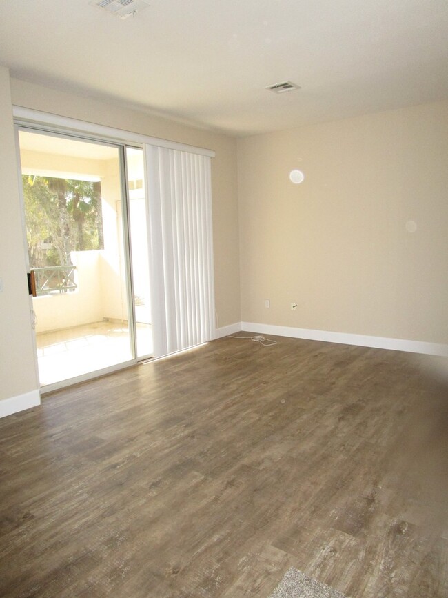 Building Photo - 2 Bedroom Upper Unit In Carmel Valley