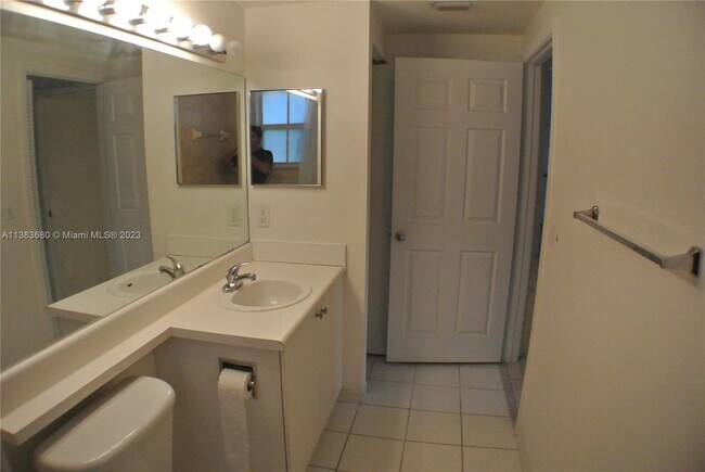 Building Photo - 2792 Center Court Dr