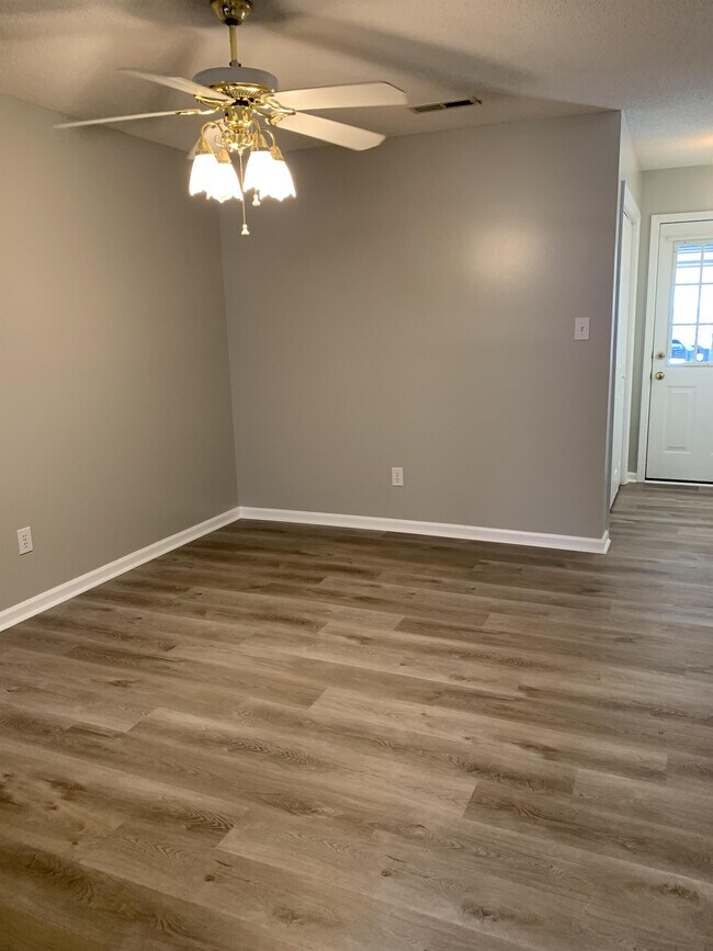 Building Photo - 3216 Darlington Dr SW