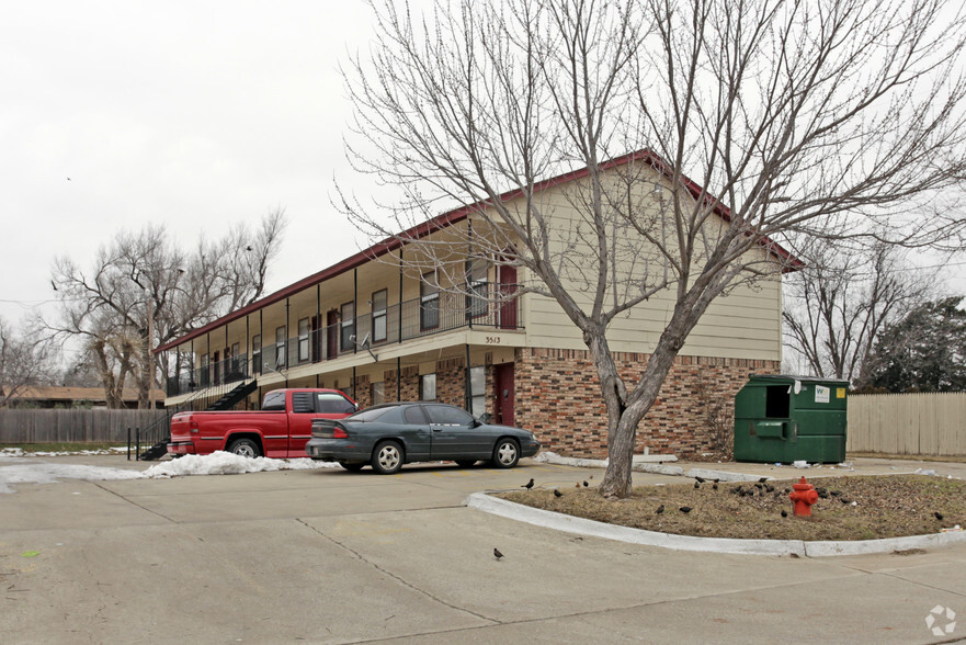 Building Photo - 3509 N Nesbitt Ave