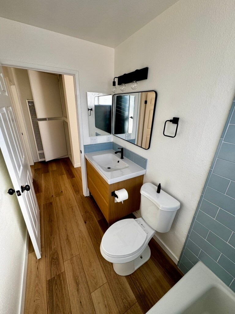 Building Photo - 658 W 23rd St