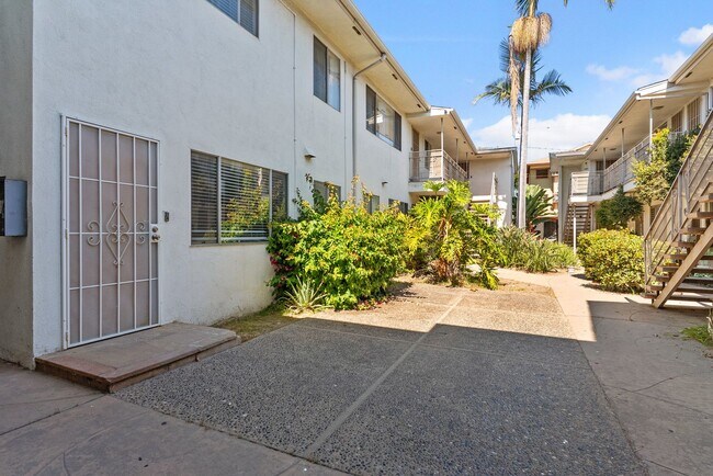 Interior Photo - 425-441 Gaviota Ave.