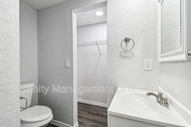 Building Photo - 10033 Brunswick Ln